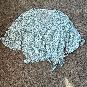 Women’s 3/4 sleeve aqua/white floral wrap and side tie bottom top.